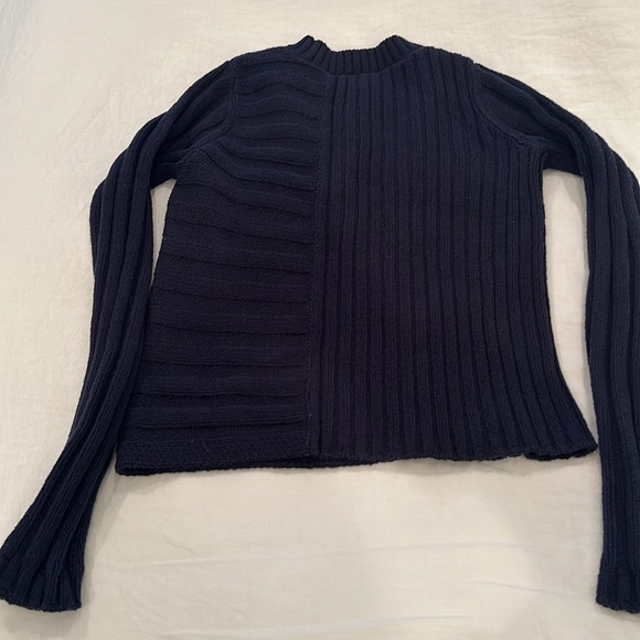 Vince navy ribbed sweater. Size small. - Picture 4 of 8